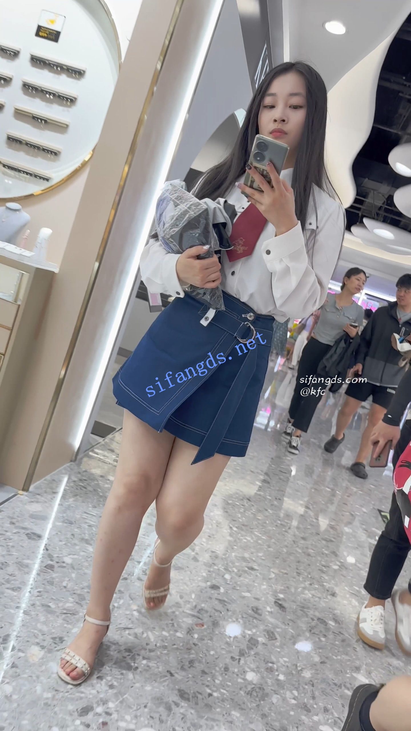 图片[11]深夜宿舍-仓鼠控的第二选择【无在线播放】【KFC】靓女下班回家·一直专注玩手机·短裙半透白内尿黄一片【1V】【764M】深夜宿舍-仓鼠控的第二选择