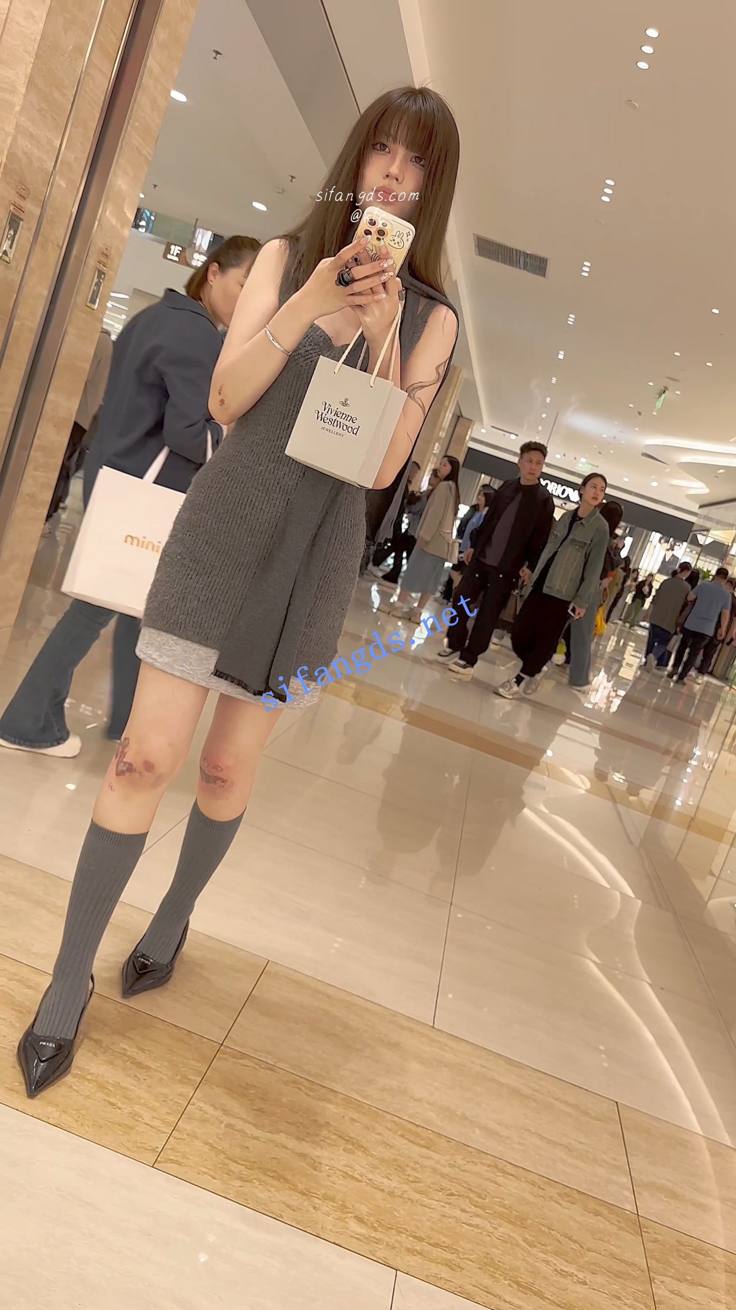 图片[1]深夜宿舍-仓鼠控的第二选择【无在线播放】【KFC】顶级美女逛街回头率超高·膝盖手肘全是伤·金主太爽了【1V】【620M】深夜宿舍-仓鼠控的第二选择