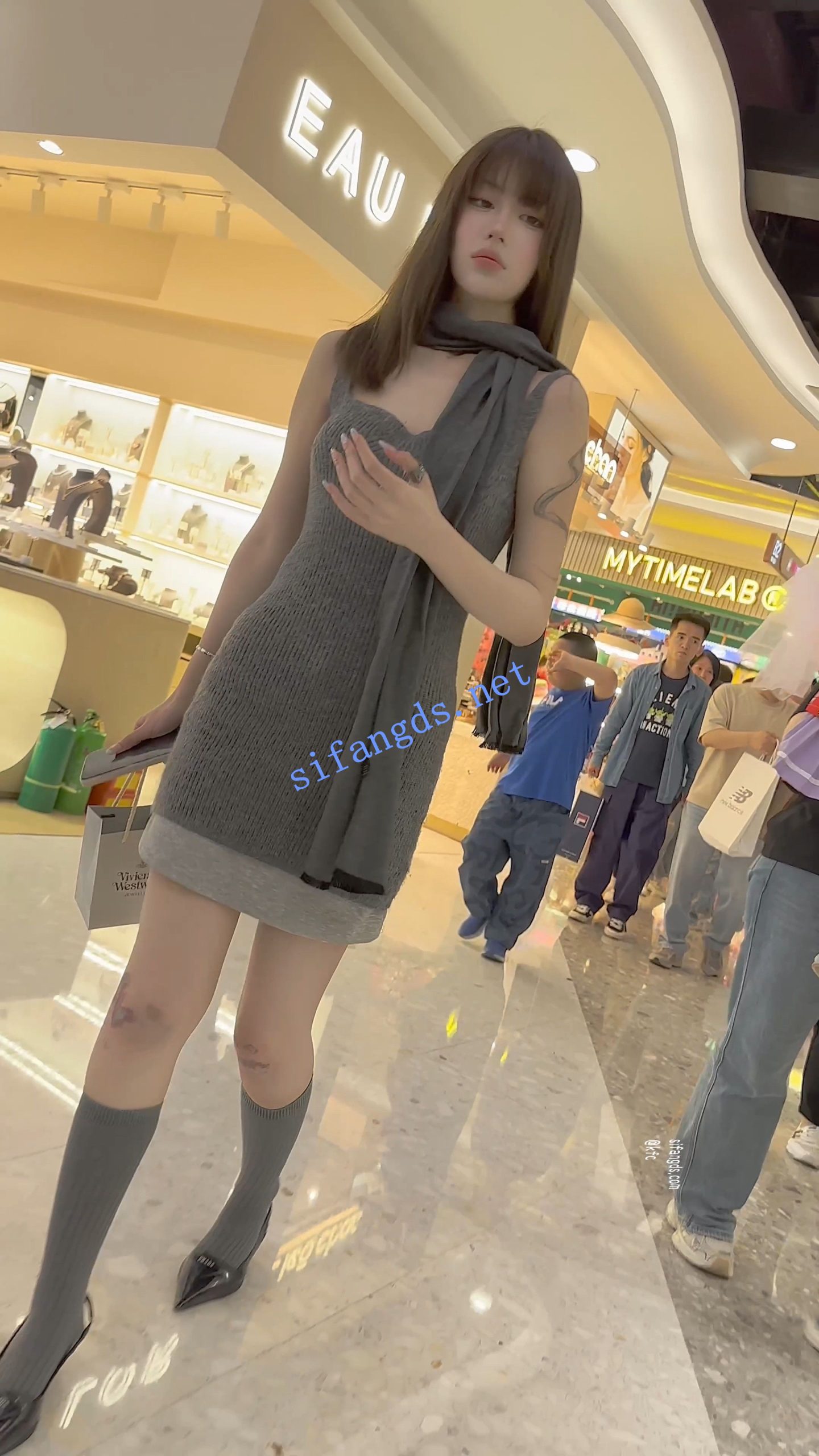 图片[14]深夜宿舍-仓鼠控的第二选择【无在线播放】【KFC】顶级美女逛街回头率超高·膝盖手肘全是伤·金主太爽了【1V】【620M】深夜宿舍-仓鼠控的第二选择