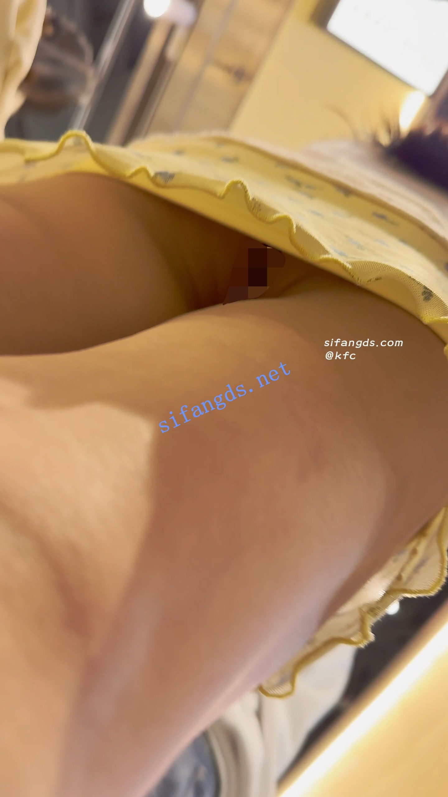 图片[6]深夜宿舍-仓鼠控的第二选择【无在线播放】【KFC】学妹和同学逛街·别人学生装只有她穿了包臀裙骚窄内【1V】【318M】深夜宿舍-仓鼠控的第二选择