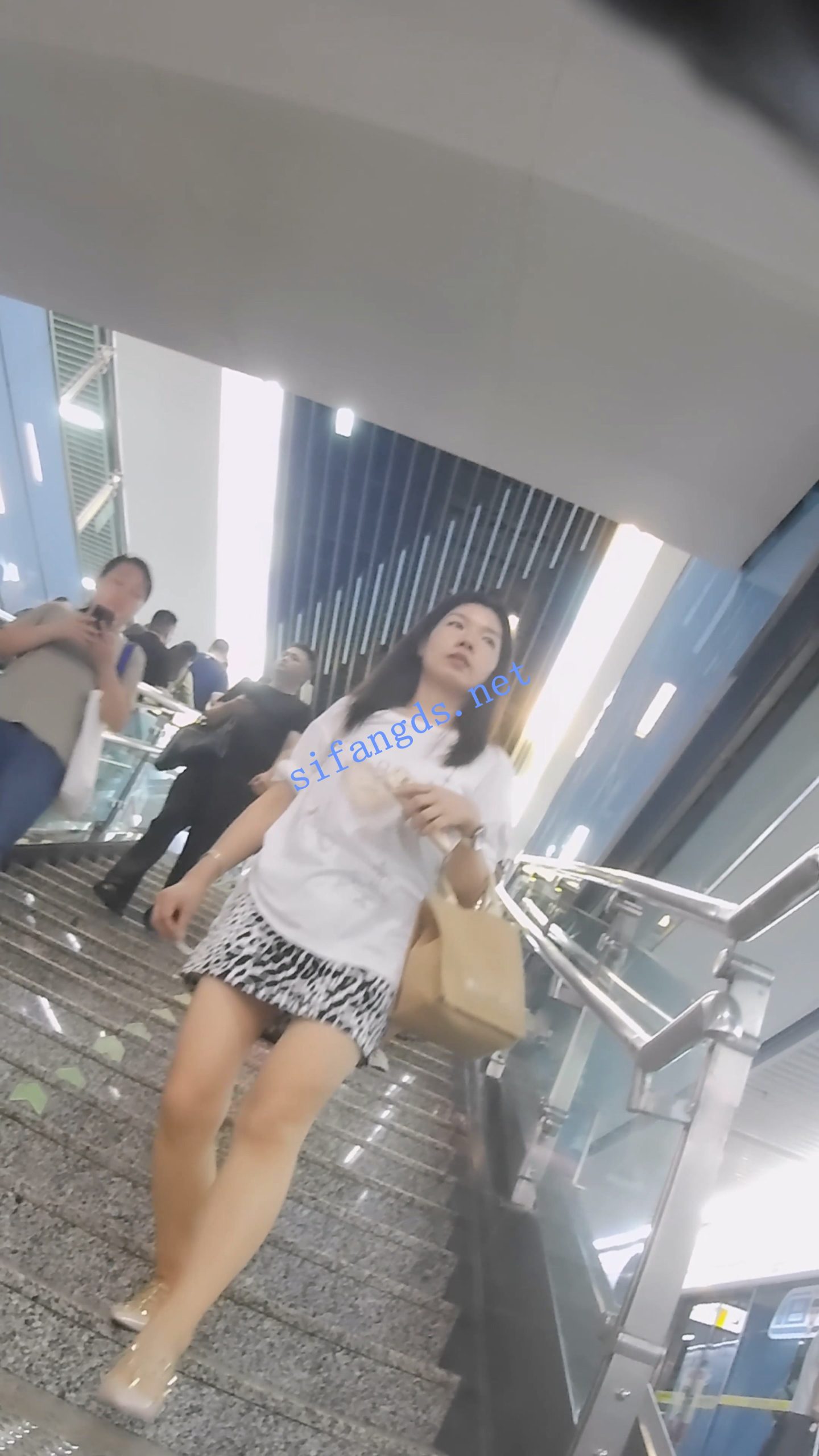 图片[3]深夜宿舍-仓鼠控的第二选择【无在线播放】『D·D』-214-黑白豹纹，短裙少妇，黑骚丁【1V】【1.69G】深夜宿舍-仓鼠控的第二选择