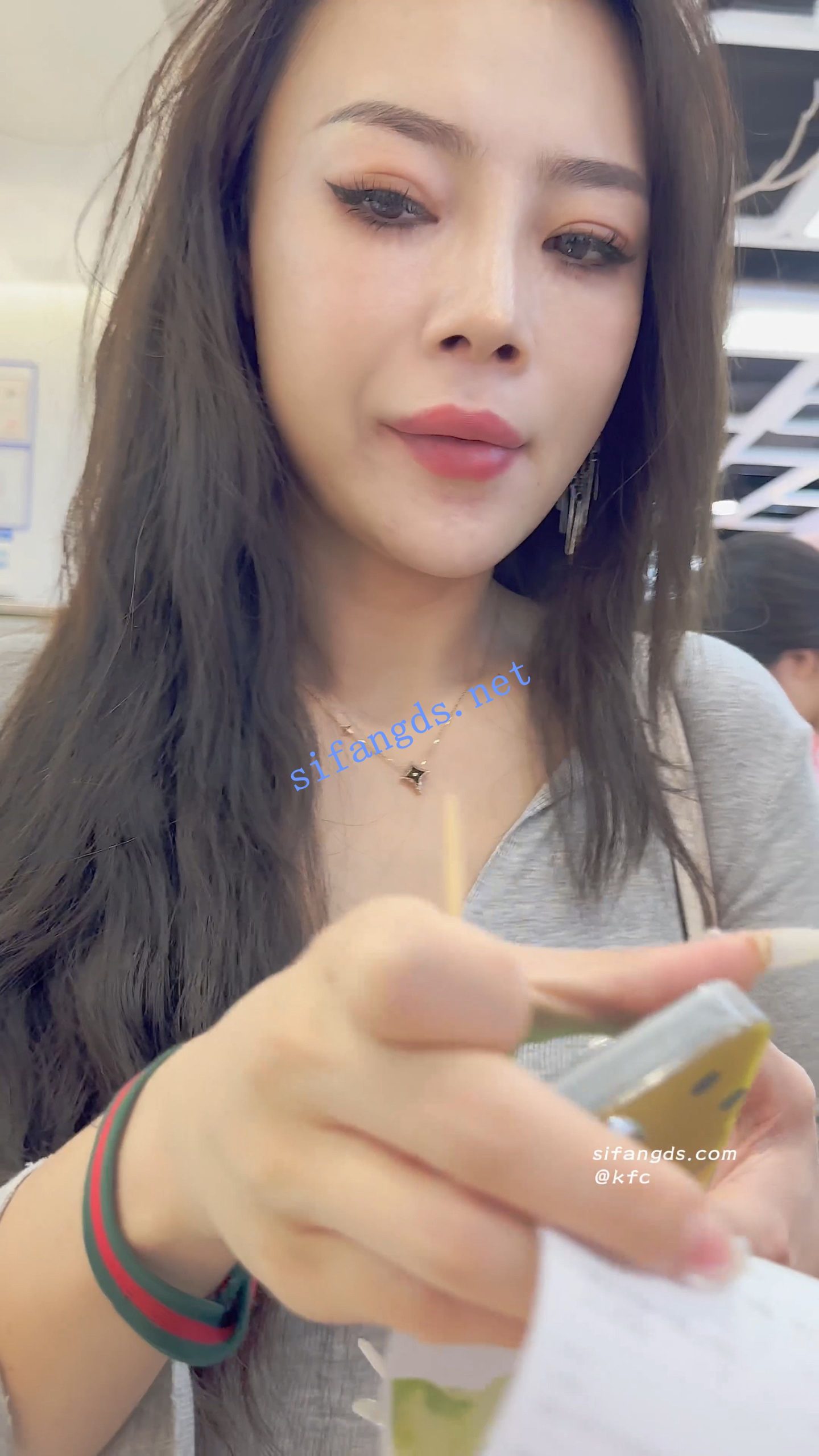 图片[2]深夜宿舍-仓鼠控的第二选择【无在线播放】【KFC】包臀裙少妇逛街买奶茶·丰满身材白内前后CD盯着相机【1V】【195M】深夜宿舍-仓鼠控的第二选择