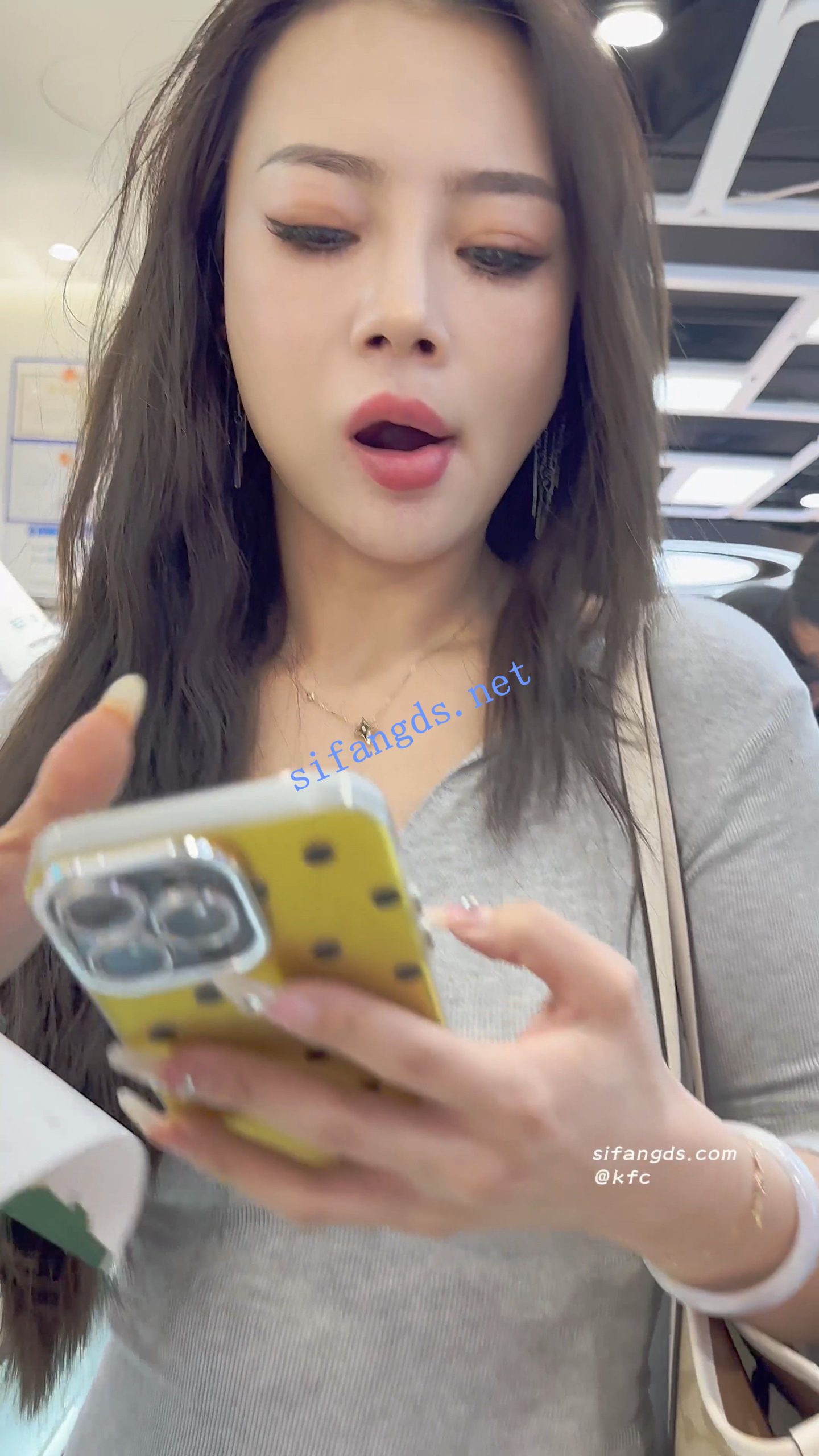 图片[7]深夜宿舍-仓鼠控的第二选择【无在线播放】【KFC】包臀裙少妇逛街买奶茶·丰满身材白内前后CD盯着相机【1V】【195M】深夜宿舍-仓鼠控的第二选择