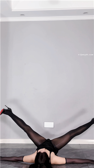 图片[29]深夜宿舍-仓鼠控的第二选择【无在线播放】B站专业舞UP 小艾x艾 最新情趣高跟丝袜蹈定制骚舞4K原版【31V】【12G】深夜宿舍-仓鼠控的第二选择