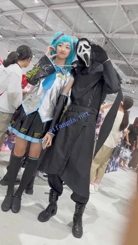 图片[3]深夜宿舍-仓鼠控的第二选择【无在线播放】【KFC】大长腿COSER初音学生妹·短裙过膝袜绿色内内青春十足【1V】【751M】深夜宿舍-仓鼠控的第二选择