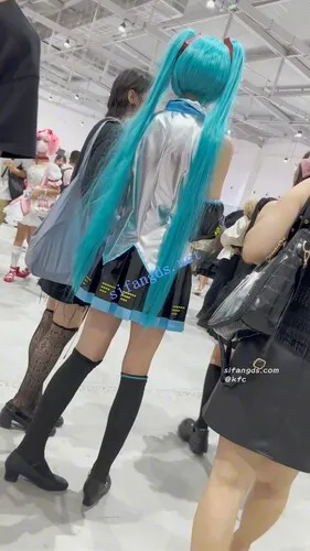 图片[12]深夜宿舍-仓鼠控的第二选择【无在线播放】【KFC】大长腿COSER初音学生妹·短裙过膝袜绿色内内青春十足【1V】【751M】深夜宿舍-仓鼠控的第二选择