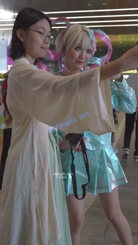 图片[9]深夜宿舍-仓鼠控的第二选择【无在线播放】【xxn-332】百褶裙cos美女坐下走光..弯腰拍照小熊内裤贴镜头【1V】【709M】深夜宿舍-仓鼠控的第二选择