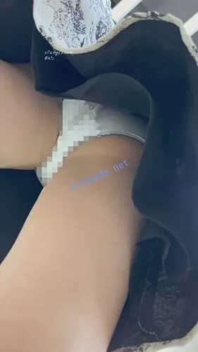 图片[3]深夜宿舍-仓鼠控的第二选择【无在线播放】【KFC】长裙学生妹和舍友逛街·黑边白色内内低角度超清CD【1V】【478M】深夜宿舍-仓鼠控的第二选择