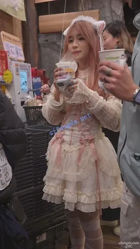 图片[8]深夜宿舍-仓鼠控的第二选择【无在线播放】(BC-SSS-096)公主裙美女约会..翘臀卡通内..蹲下拍照被小狗钻…【1V】【939M】深夜宿舍-仓鼠控的第二选择