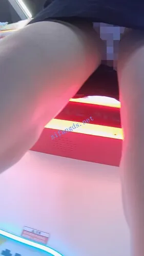 图片[6]深夜宿舍-仓鼠控的第二选择【无在线播放】『D·D』-221-黑包臀裙，精神小妹，激动玩游戏，白内【1V】【1.24G】深夜宿舍-仓鼠控的第二选择