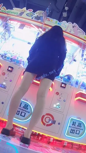 图片[3]深夜宿舍-仓鼠控的第二选择【无在线播放】『D·D』-221-黑包臀裙，精神小妹，激动玩游戏，白内【1V】【1.24G】深夜宿舍-仓鼠控的第二选择