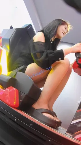 图片[11]深夜宿舍-仓鼠控的第二选择【无在线播放】『D·D』-221-黑包臀裙，精神小妹，激动玩游戏，白内【1V】【1.24G】深夜宿舍-仓鼠控的第二选择