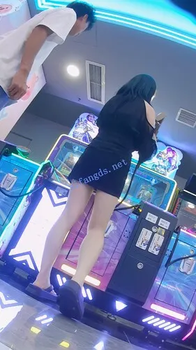 图片[9]深夜宿舍-仓鼠控的第二选择【无在线播放】『D·D』-221-黑包臀裙，精神小妹，激动玩游戏，白内【1V】【1.24G】深夜宿舍-仓鼠控的第二选择