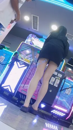 图片[5]深夜宿舍-仓鼠控的第二选择【无在线播放】『D·D』-221-黑包臀裙，精神小妹，激动玩游戏，白内【1V】【1.24G】深夜宿舍-仓鼠控的第二选择