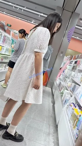 图片[5]深夜宿舍-仓鼠控的第二选择【无在线播放】【KFC】少妇和闺蜜逛街·白色长裙下穿着黄色骚窄内·前面够黑【1V】【586M】深夜宿舍-仓鼠控的第二选择