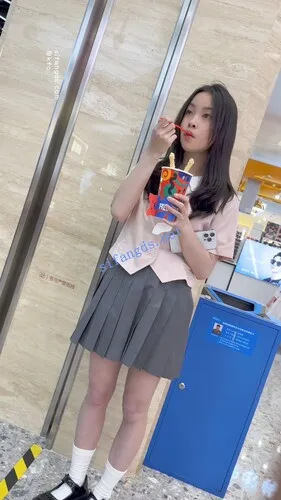 图片[4]深夜宿舍-仓鼠控的第二选择【无在线播放】【KFC】制服JK大眼萝莉独自逛街买雪糕·无痕内内怼着拍前后CD【1V】【787M】深夜宿舍-仓鼠控的第二选择