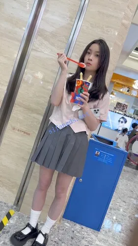 图片[5]深夜宿舍-仓鼠控的第二选择【无在线播放】【KFC】制服JK大眼萝莉独自逛街买雪糕·无痕内内怼着拍前后CD【1V】【787M】深夜宿舍-仓鼠控的第二选择