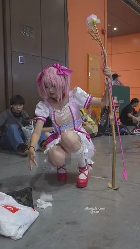 图片[1]深夜宿舍-仓鼠控的第二选择【无在线播放】【xxn-328】魔法少女小圆cos..透明内带翅膀..坐地上走光被CD【1V】【441M】深夜宿舍-仓鼠控的第二选择