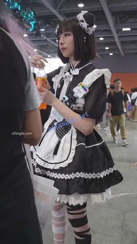 图片[1]深夜宿舍-仓鼠控的第二选择【无在线播放】【xxn-330】女仆小姐姐黑白丝过膝袜..粉内弯腰CD勒出13缝【1V】【427M】深夜宿舍-仓鼠控的第二选择