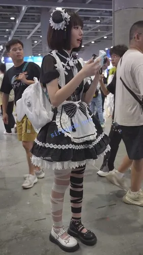 图片[2]深夜宿舍-仓鼠控的第二选择【无在线播放】【xxn-330】女仆小姐姐黑白丝过膝袜..粉内弯腰CD勒出13缝【1V】【427M】深夜宿舍-仓鼠控的第二选择