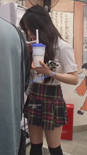 图片[1]深夜宿舍-仓鼠控的第二选择【无在线播放】(BC-SSS-097)离谱超短裙制服美女..买奶茶被CD花内镜头贴着屁股【1V】【821M】深夜宿舍-仓鼠控的第二选择