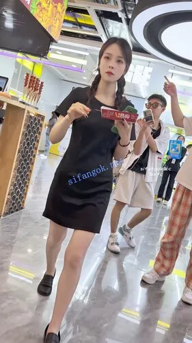 图片[1]深夜宿舍-仓鼠控的第二选择【无在线播放】【KFC】双马尾OL工作服下班买小吃·肉色丝袜白色内前后CD【1V】【630M】深夜宿舍-仓鼠控的第二选择