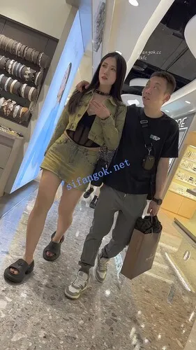 图片[3]深夜宿舍-仓鼠控的第二选择【无在线播放】【KFC】大叔带着骚货逛街·内衣外露短裙半透内裤·前拍黑黑的【1V】【714M】深夜宿舍-仓鼠控的第二选择