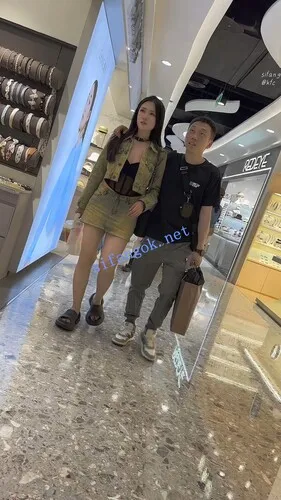 图片[6]深夜宿舍-仓鼠控的第二选择【无在线播放】【KFC】大叔带着骚货逛街·内衣外露短裙半透内裤·前拍黑黑的【1V】【714M】深夜宿舍-仓鼠控的第二选择