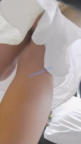 图片[6]深夜宿舍-仓鼠控的第二选择【无在线播放】『D·D』-226-雪白长裙，精致小姐姐，浅蓝窄内【1V】【1.86G】深夜宿舍-仓鼠控的第二选择