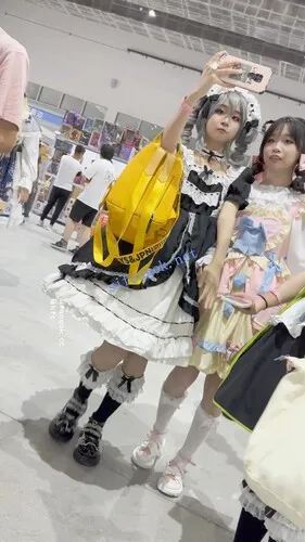 图片[7]深夜宿舍-仓鼠控的第二选择【无在线播放】【KFC】洛丽塔裙学生妹和同学逛展·宽松白内透着黑·低角度CD【1V】【1.33G】深夜宿舍-仓鼠控的第二选择