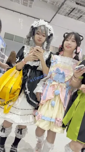 图片[1]深夜宿舍-仓鼠控的第二选择【无在线播放】【KFC】洛丽塔裙学生妹和同学逛展·宽松白内透着黑·低角度CD【1V】【1.33G】深夜宿舍-仓鼠控的第二选择