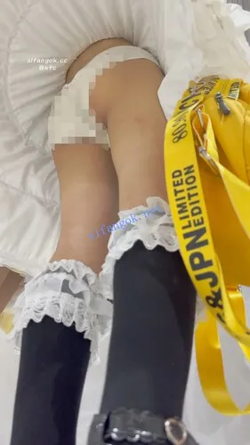 图片[10]深夜宿舍-仓鼠控的第二选择【无在线播放】【KFC】洛丽塔裙学生妹和同学逛展·宽松白内透着黑·低角度CD【1V】【1.33G】深夜宿舍-仓鼠控的第二选择