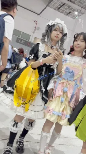 图片[13]深夜宿舍-仓鼠控的第二选择【无在线播放】【KFC】洛丽塔裙学生妹和同学逛展·宽松白内透着黑·低角度CD【1V】【1.33G】深夜宿舍-仓鼠控的第二选择