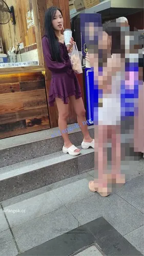 图片[2]深夜宿舍-仓鼠控的第二选择【无在线播放】【CSCD】紫色连衣裙小姐姐和闺蜜排队买东西，黄色内内【1V】【624M】深夜宿舍-仓鼠控的第二选择