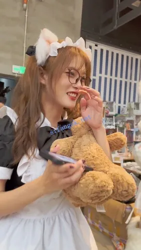 图片[8]深夜宿舍-仓鼠控的第二选择【无在线播放】【KFC】双马尾女仆装学生妹和妈妈逛街·过膝黑丝白内前后CD【1V】【1.08G】深夜宿舍-仓鼠控的第二选择