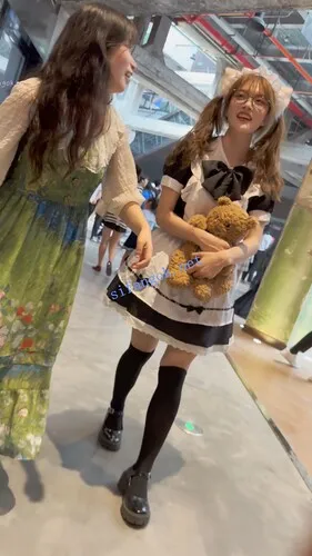 图片[15]深夜宿舍-仓鼠控的第二选择【无在线播放】【KFC】双马尾女仆装学生妹和妈妈逛街·过膝黑丝白内前后CD【1V】【1.08G】深夜宿舍-仓鼠控的第二选择