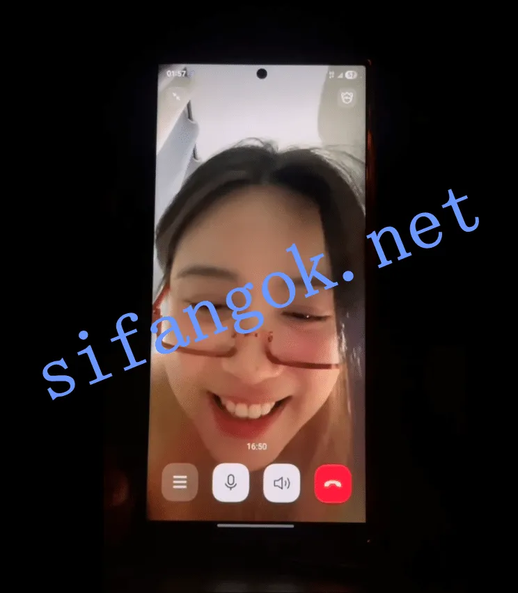 图片[33]深夜宿舍-仓鼠控的第二选择【无在线播放】【抖音巨乳】夏夏很香香 揉搓巨乳一对一热舞 黑丝乳贴抖奶【3V】【1.44G】深夜宿舍-仓鼠控的第二选择