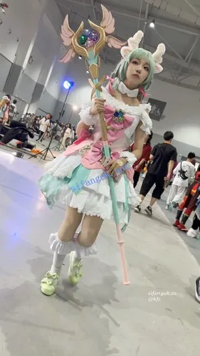 图片[1]深夜宿舍-仓鼠控的第二选择【无在线播放】【KFC】可爱COSER瑶妹独自逛街拍照·白色碎花内内前后低角度CD【1V】【893M】深夜宿舍-仓鼠控的第二选择