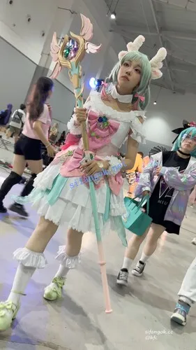 图片[4]深夜宿舍-仓鼠控的第二选择【无在线播放】【KFC】可爱COSER瑶妹独自逛街拍照·白色碎花内内前后低角度CD【1V】【893M】深夜宿舍-仓鼠控的第二选择