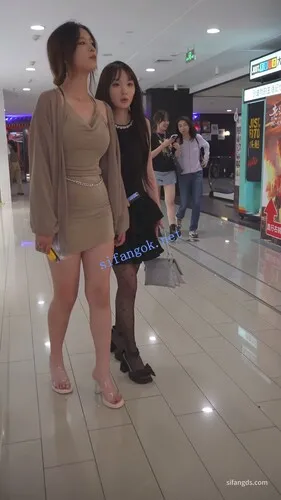 图片[2]深夜宿舍-仓鼠控的第二选择【无在线播放】(BC-SSS-099)抄底两位花纹黑丝小姐姐..性感包臀短裙粉色窄内【1V】【1G】深夜宿舍-仓鼠控的第二选择