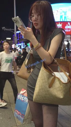 图片[6]深夜宿舍-仓鼠控的第二选择【无在线播放】(BC-SSS-099)抄底两位花纹黑丝小姐姐..性感包臀短裙粉色窄内【1V】【1G】深夜宿舍-仓鼠控的第二选择