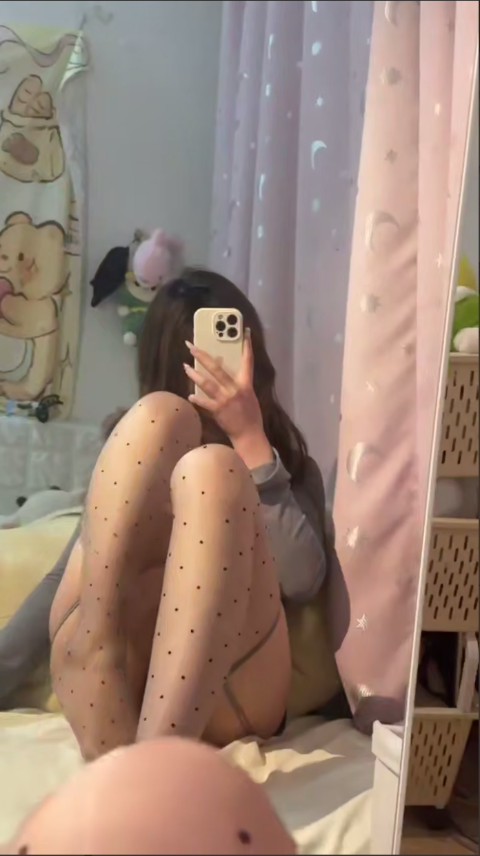 图片[8]深夜宿舍-仓鼠控的第二选择【无在线播放】B站 小辣mm 定制舰长福利 露脸全裸道具自慰【22V】【184M】深夜宿舍-仓鼠控的第二选择