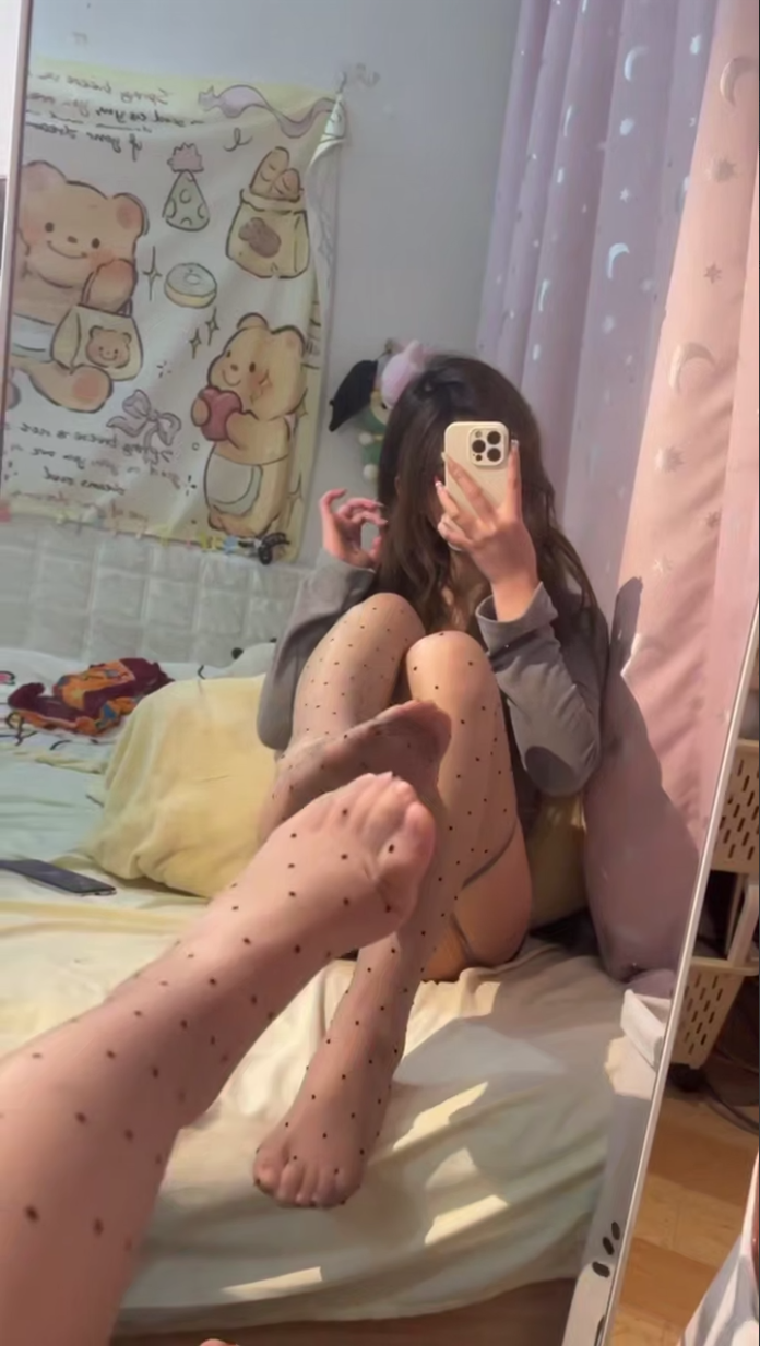 图片[11]深夜宿舍-仓鼠控的第二选择【无在线播放】B站 小辣mm 定制舰长福利 露脸全裸道具自慰【22V】【184M】深夜宿舍-仓鼠控的第二选择