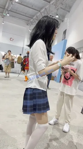 图片[1]深夜宿舍-仓鼠控的第二选择【无在线播放】【KFC】JK制服骚妈妈带着JK女儿逛街·过膝袜白内前后CD【1V】【328M】深夜宿舍-仓鼠控的第二选择