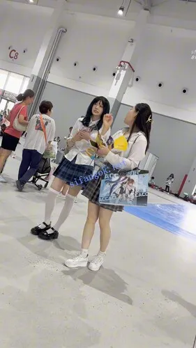 图片[9]深夜宿舍-仓鼠控的第二选择【无在线播放】【KFC】JK制服骚妈妈带着JK女儿逛街·过膝袜白内前后CD【1V】【328M】深夜宿舍-仓鼠控的第二选择