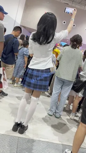 图片[8]深夜宿舍-仓鼠控的第二选择【无在线播放】【KFC】JK制服骚妈妈带着JK女儿逛街·过膝袜白内前后CD【1V】【328M】深夜宿舍-仓鼠控的第二选择