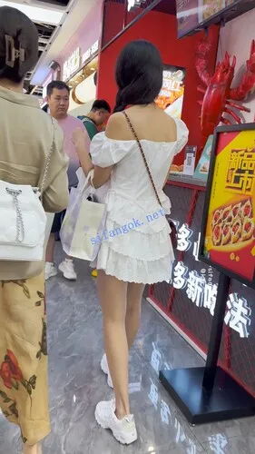 图片[3]深夜宿舍-仓鼠控的第二选择【无在线播放】【KFC】长裙学生妹逛街买甜品·白色内内夹进翘臀里超清CD【1V】【502M】深夜宿舍-仓鼠控的第二选择