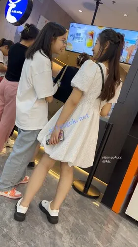 图片[2]深夜宿舍-仓鼠控的第二选择【无在线播放】【KFC】长裙眼镜学生妹和闺蜜逛街·淡蓝色内内前后CD【1V】【720M】深夜宿舍-仓鼠控的第二选择