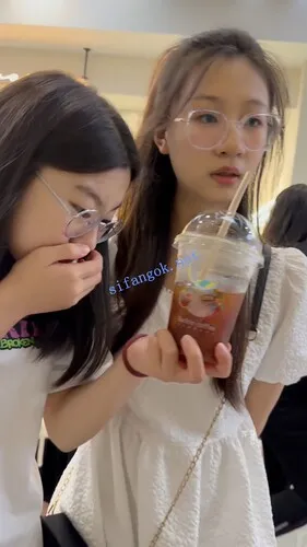 图片[7]深夜宿舍-仓鼠控的第二选择【无在线播放】【KFC】长裙眼镜学生妹和闺蜜逛街·淡蓝色内内前后CD【1V】【720M】深夜宿舍-仓鼠控的第二选择