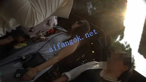 图片[1]深夜宿舍-仓鼠控的第二选择【无在线播放】（空城原创）天蓝长裙小姐姐逛街，天蓝蕾丝边N紧裹肥臀【1V】【308M】深夜宿舍-仓鼠控的第二选择